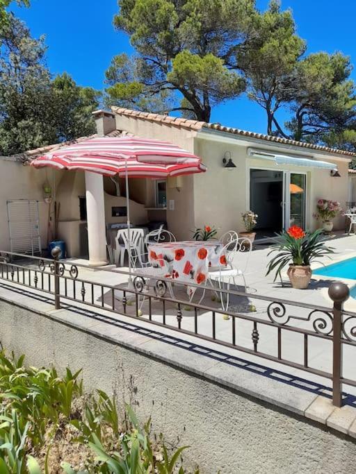Villa Le Bosquet En Luberon. Менерб Экстерьер фото